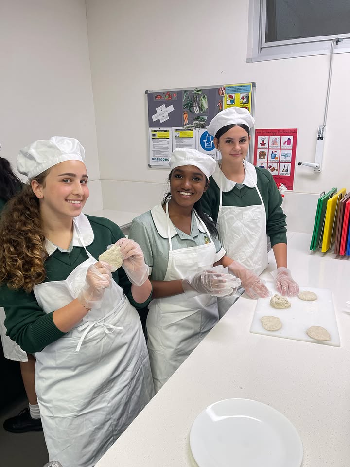 702264438307801_1414703300397241-1